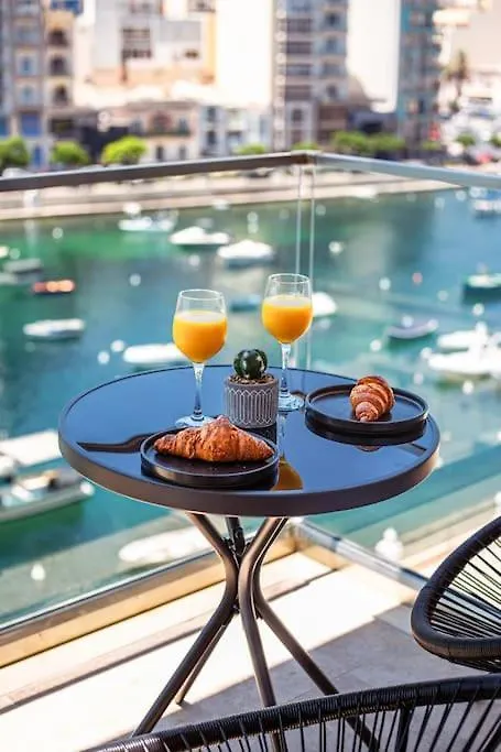 Stylish Seafront Spinola Apartment St. Julian's